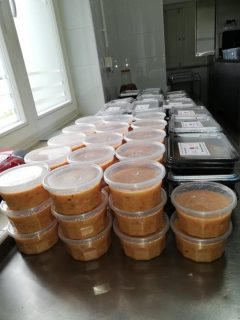 Ciepły posiłek w ramach #PomocdlaSeniora_CaritasDD