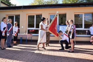 Nowy patron i sztandar szkoły_Hajnówka_4.09.2020